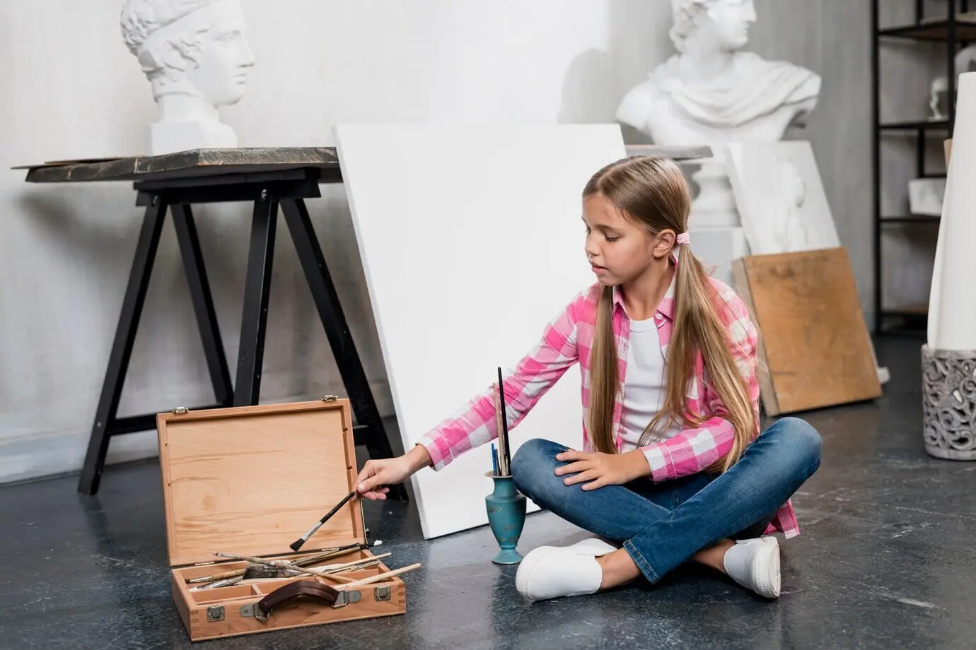 Concepto de artista con una chica